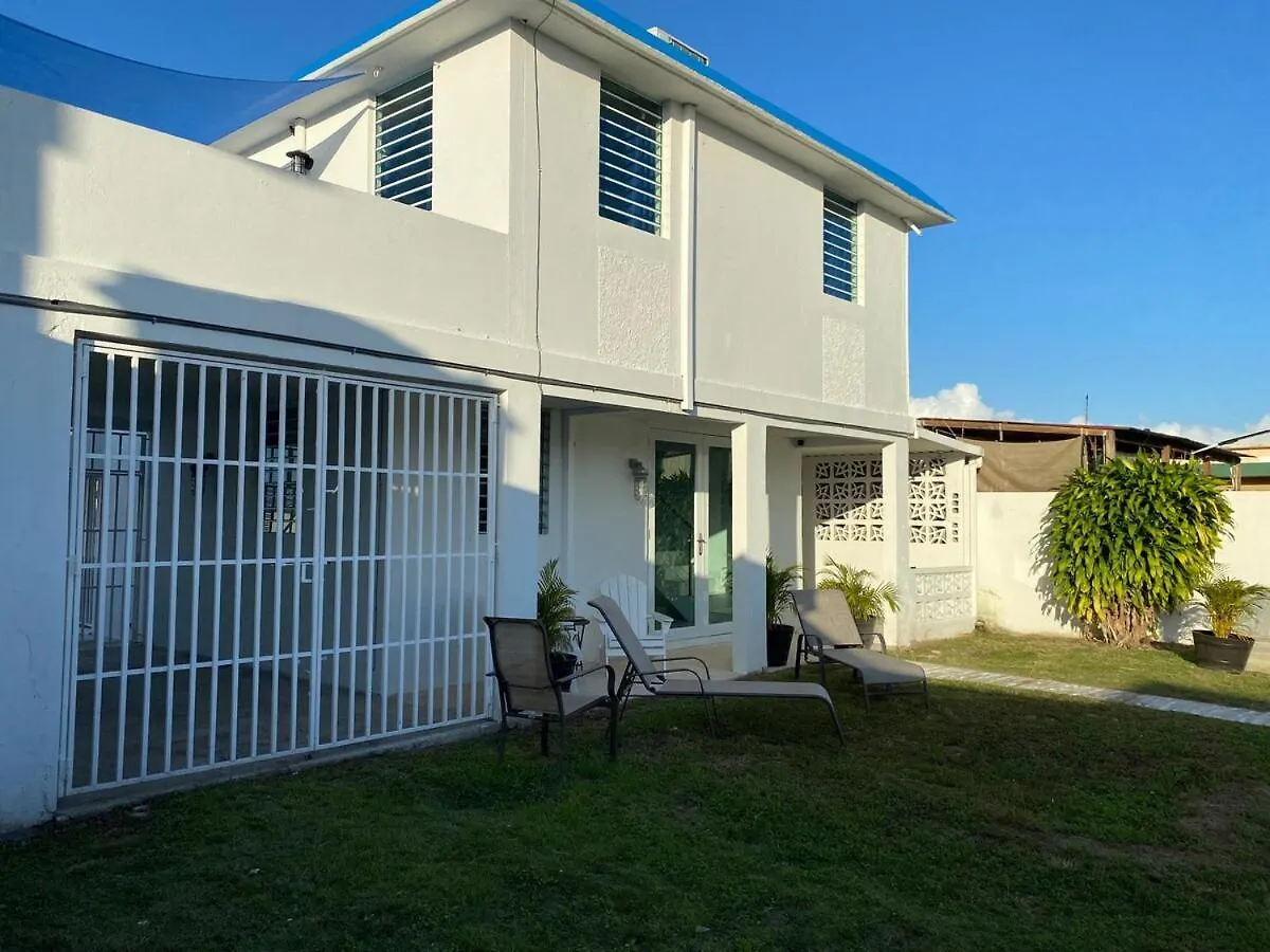 Semesterbostad Modern Family Home 5 Minutes From Beach Toa Baja